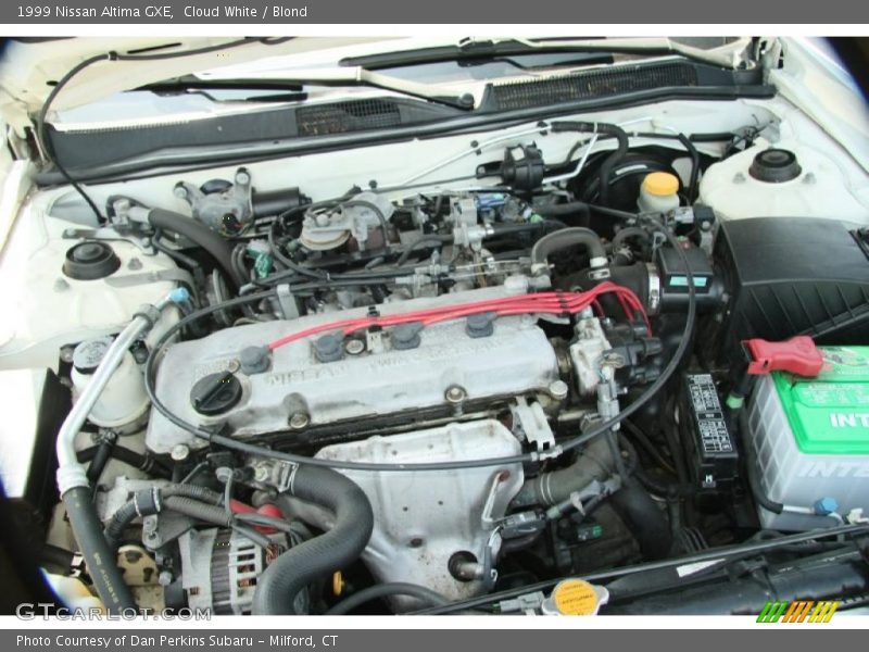 Cloud White / Blond 1999 Nissan Altima GXE