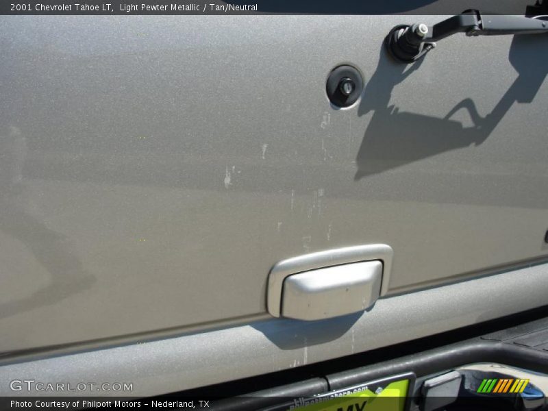 Light Pewter Metallic / Tan/Neutral 2001 Chevrolet Tahoe LT