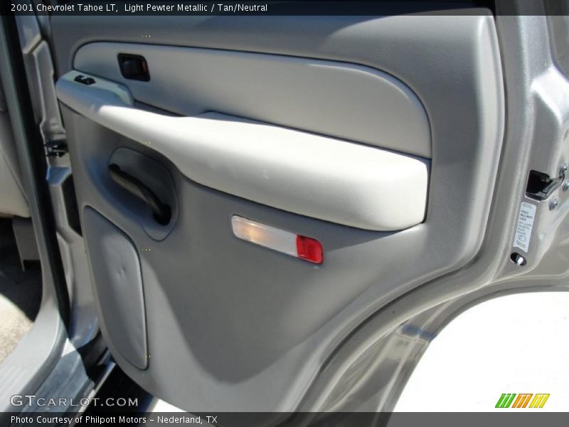 Light Pewter Metallic / Tan/Neutral 2001 Chevrolet Tahoe LT
