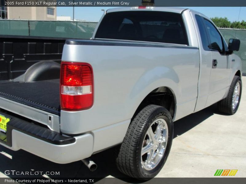 Silver Metallic / Medium Flint Grey 2005 Ford F150 XLT Regular Cab
