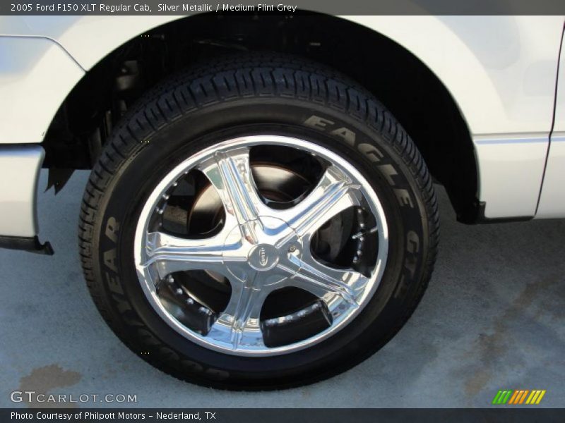 Silver Metallic / Medium Flint Grey 2005 Ford F150 XLT Regular Cab
