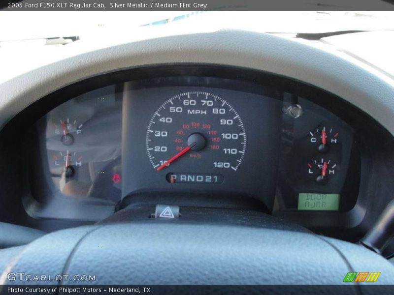 Silver Metallic / Medium Flint Grey 2005 Ford F150 XLT Regular Cab