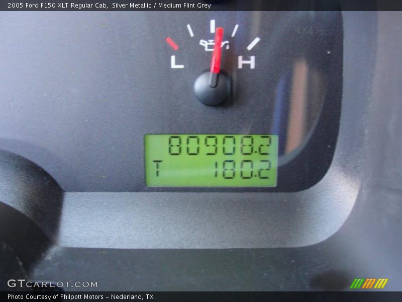 Silver Metallic / Medium Flint Grey 2005 Ford F150 XLT Regular Cab