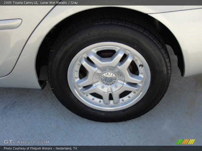Lunar Mist Metallic / Gray 2005 Toyota Camry LE