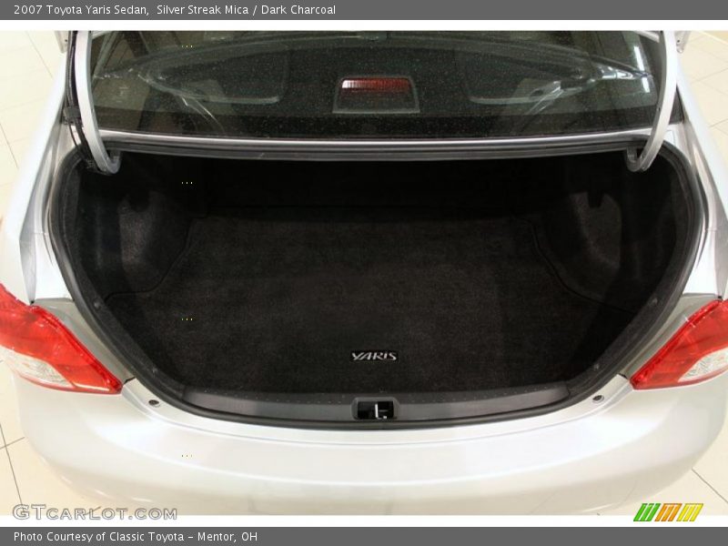 Silver Streak Mica / Dark Charcoal 2007 Toyota Yaris Sedan