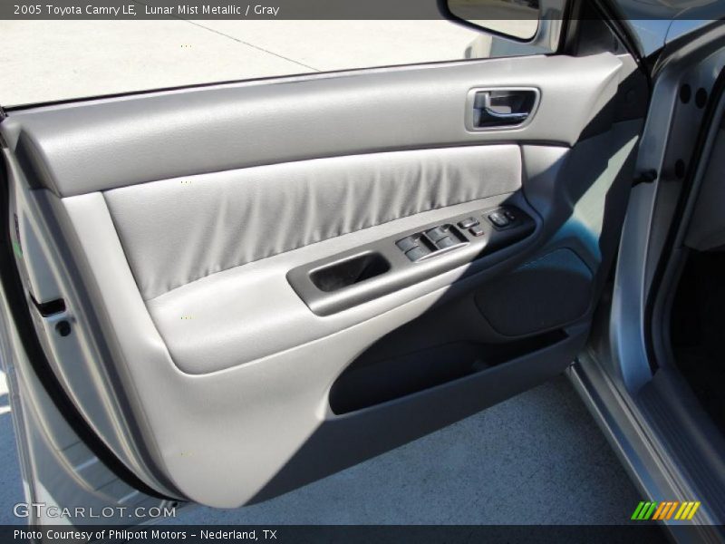 Lunar Mist Metallic / Gray 2005 Toyota Camry LE