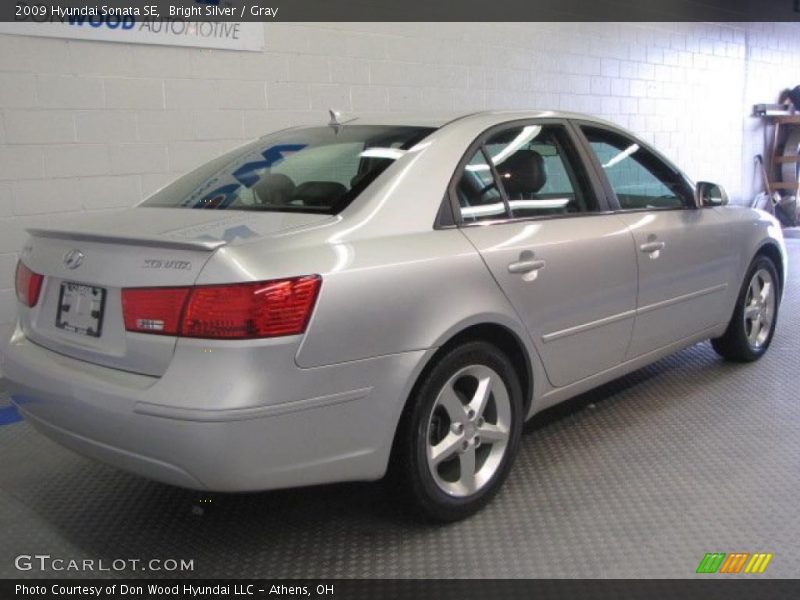 Bright Silver / Gray 2009 Hyundai Sonata SE