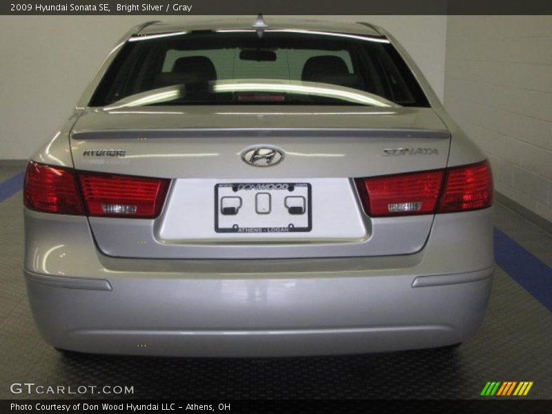 Bright Silver / Gray 2009 Hyundai Sonata SE