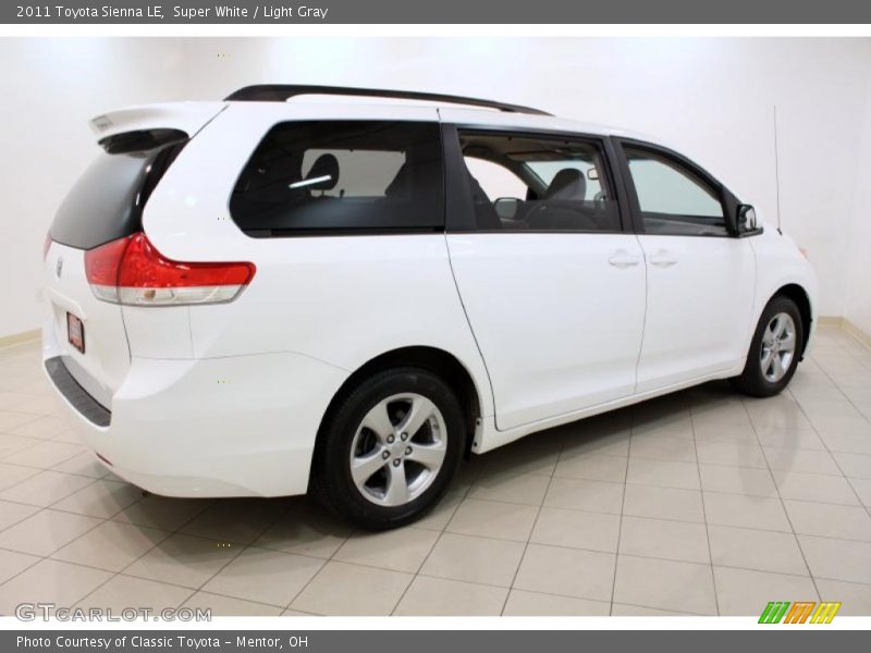 Super White / Light Gray 2011 Toyota Sienna LE