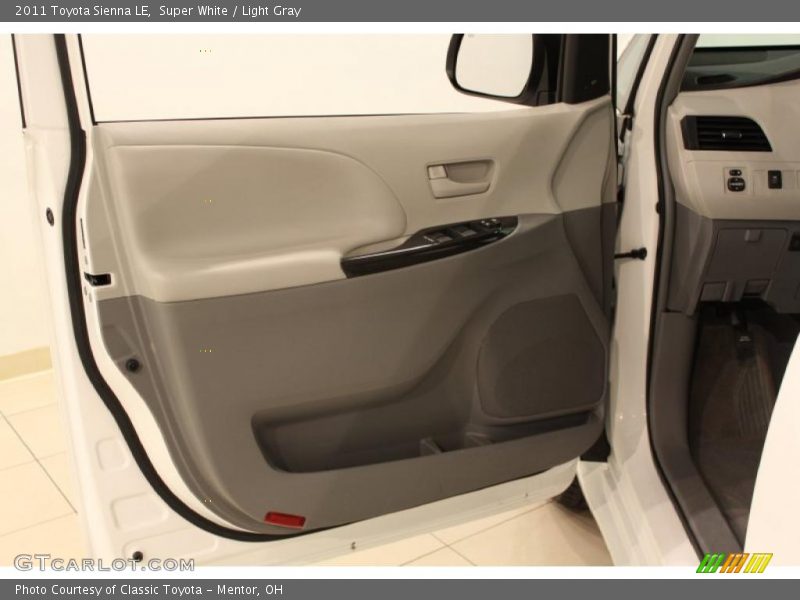 Super White / Light Gray 2011 Toyota Sienna LE