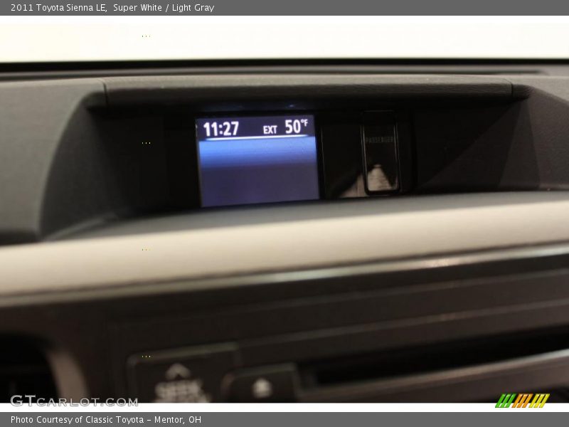 Super White / Light Gray 2011 Toyota Sienna LE