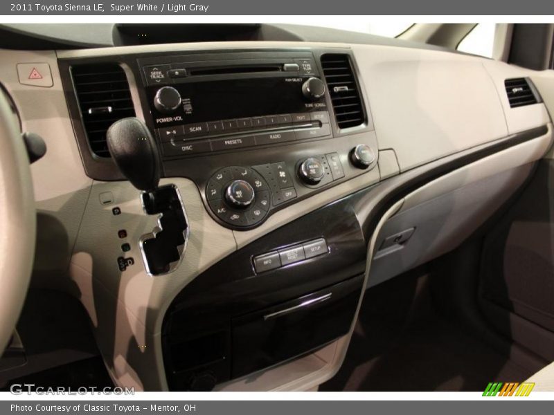 Super White / Light Gray 2011 Toyota Sienna LE
