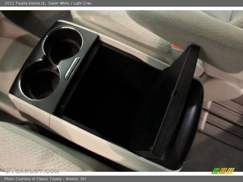 Super White / Light Gray 2011 Toyota Sienna LE
