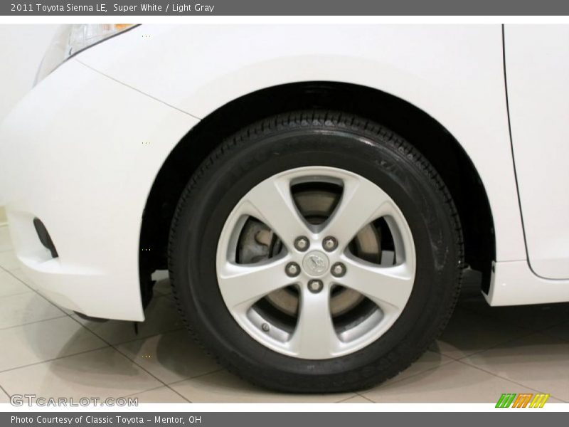 Super White / Light Gray 2011 Toyota Sienna LE