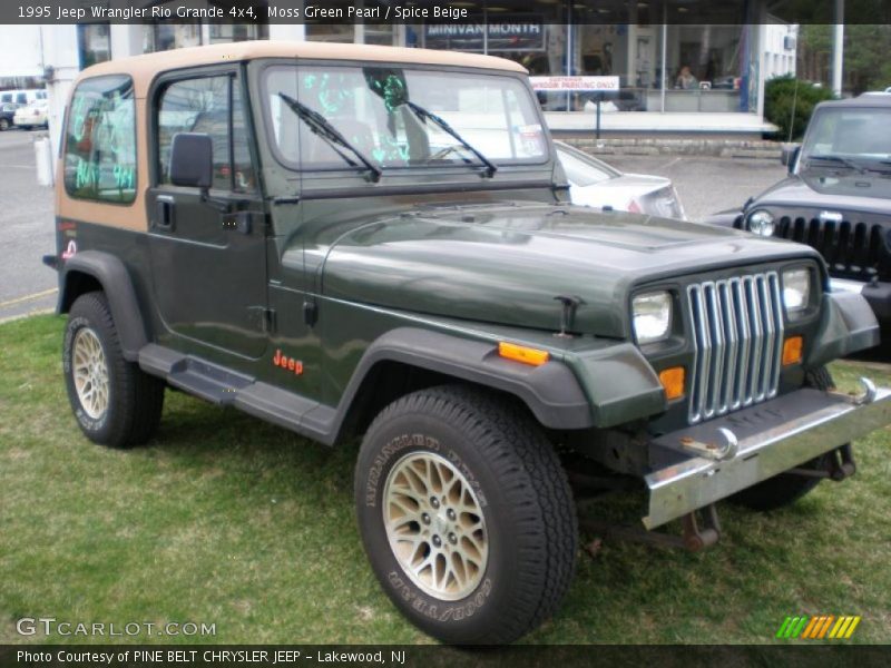 Front 3/4 View of 1995 Wrangler Rio Grande 4x4