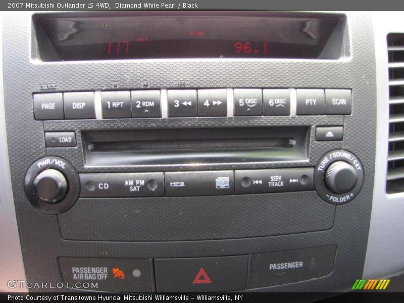 Diamond White Pearl / Black 2007 Mitsubishi Outlander LS 4WD