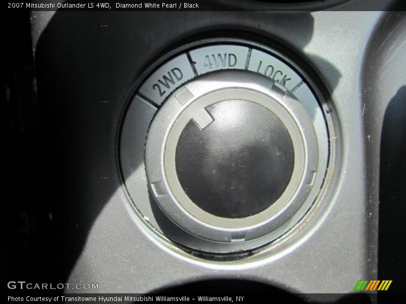 Diamond White Pearl / Black 2007 Mitsubishi Outlander LS 4WD