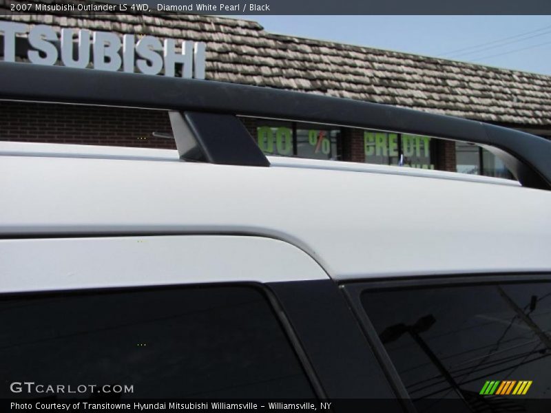 Diamond White Pearl / Black 2007 Mitsubishi Outlander LS 4WD