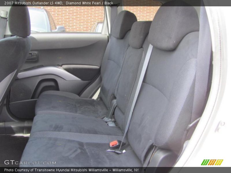 Diamond White Pearl / Black 2007 Mitsubishi Outlander LS 4WD