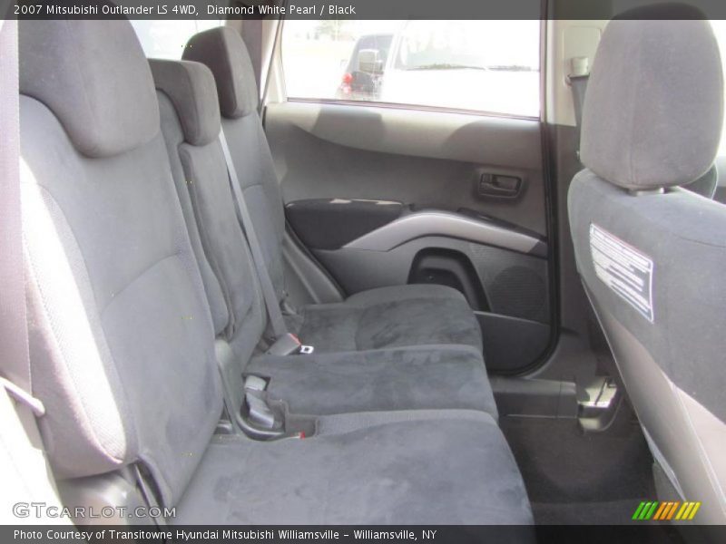 Diamond White Pearl / Black 2007 Mitsubishi Outlander LS 4WD