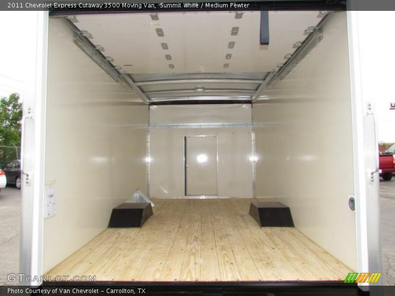  2011 Express Cutaway 3500 Moving Van Trunk