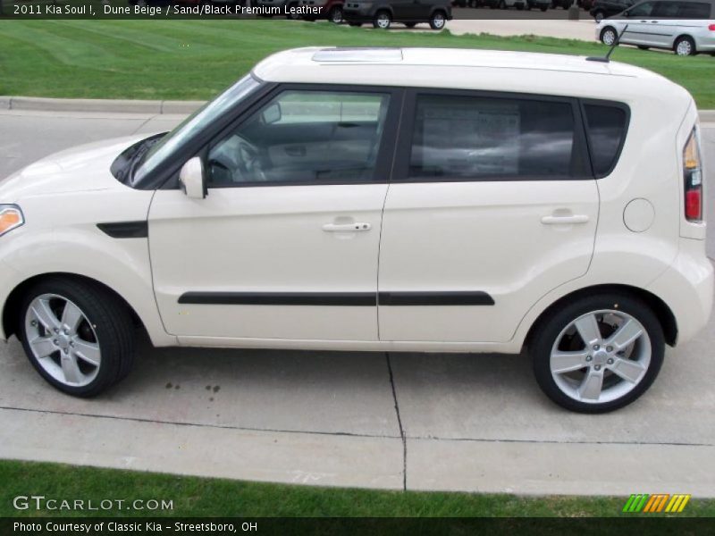 Dune Beige / Sand/Black Premium Leather 2011 Kia Soul !