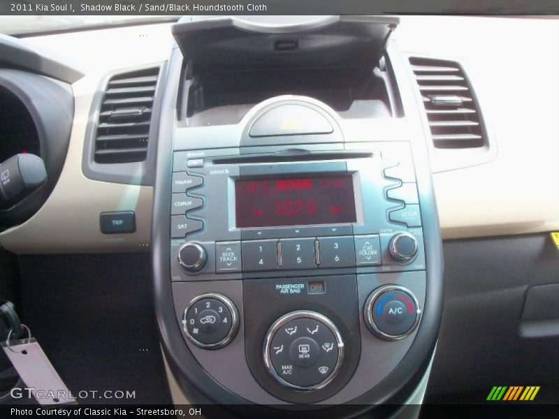 Shadow Black / Sand/Black Houndstooth Cloth 2011 Kia Soul !