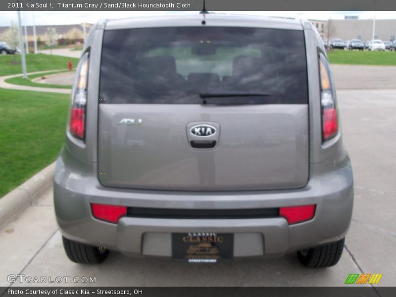 Titanium Gray / Sand/Black Houndstooth Cloth 2011 Kia Soul !