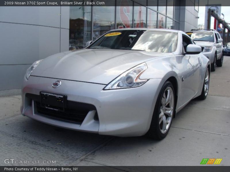 Front 3/4 View of 2009 370Z Sport Coupe