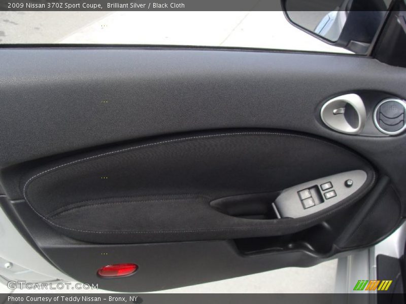 Door Panel of 2009 370Z Sport Coupe