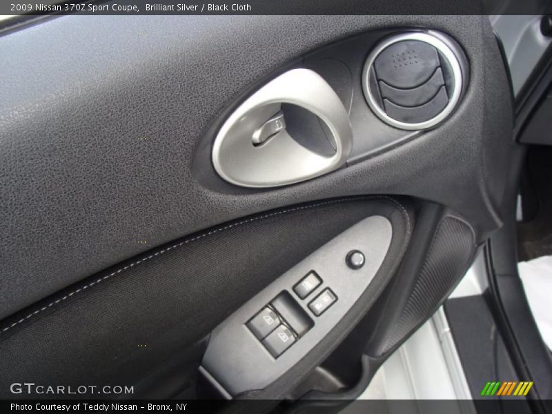Door Panel of 2009 370Z Sport Coupe
