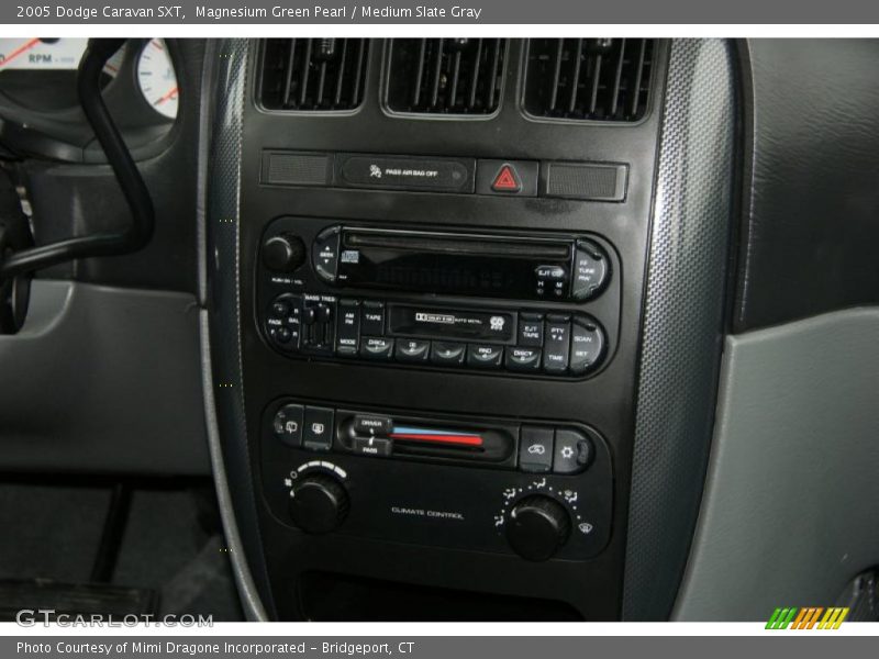 Magnesium Green Pearl / Medium Slate Gray 2005 Dodge Caravan SXT