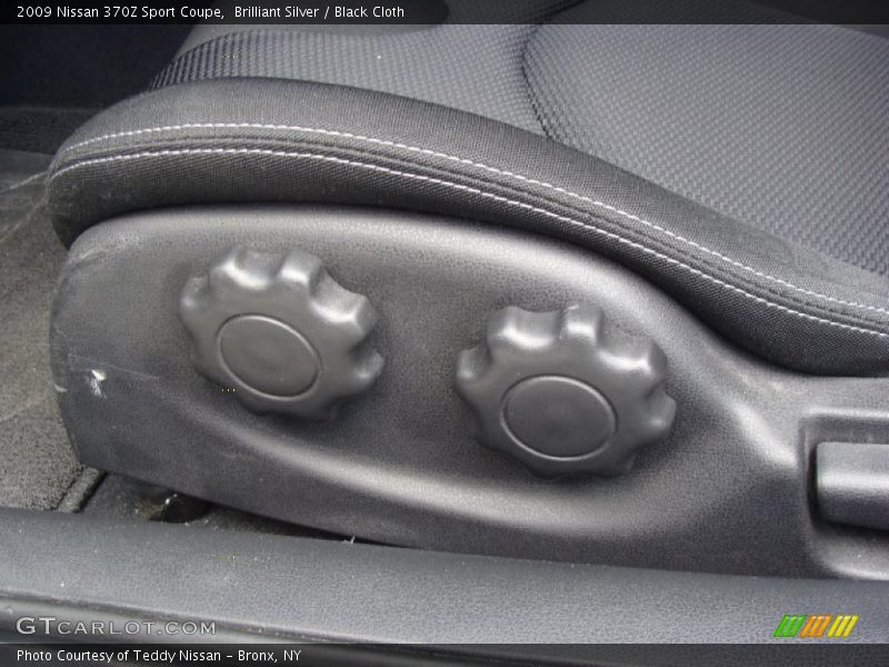 Controls of 2009 370Z Sport Coupe