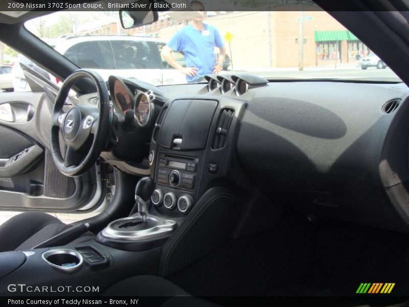 Brilliant Silver / Black Cloth 2009 Nissan 370Z Sport Coupe