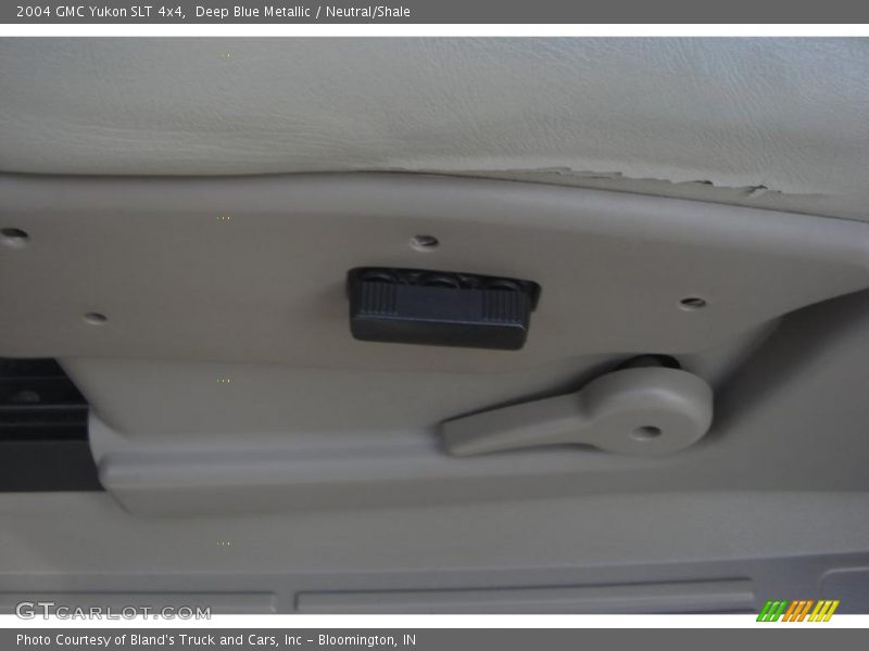 Deep Blue Metallic / Neutral/Shale 2004 GMC Yukon SLT 4x4