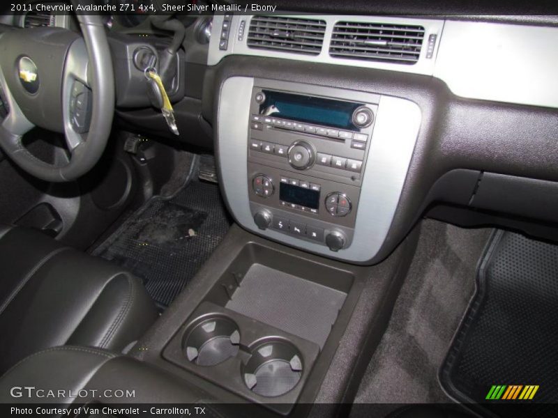 Sheer Silver Metallic / Ebony 2011 Chevrolet Avalanche Z71 4x4