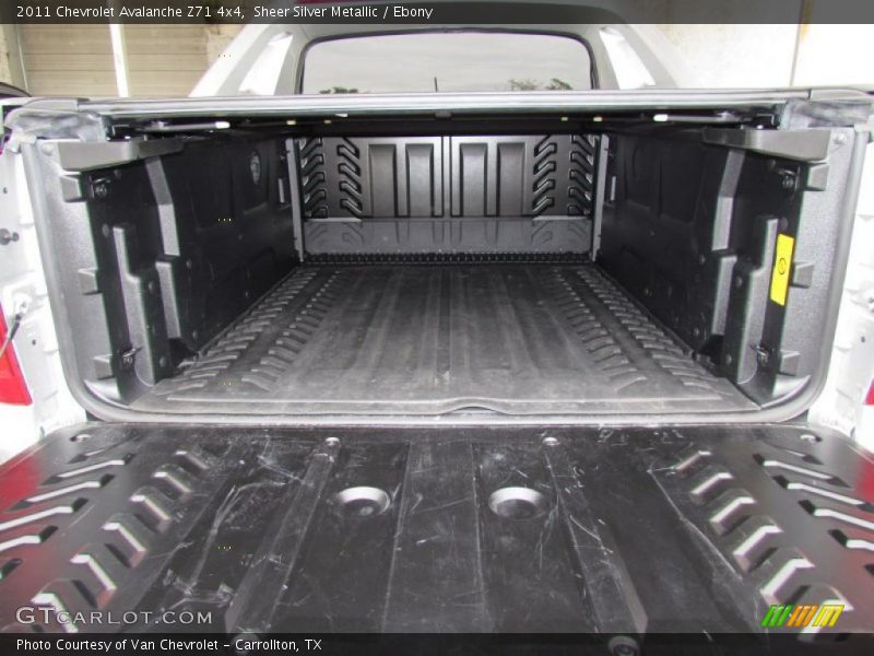 Sheer Silver Metallic / Ebony 2011 Chevrolet Avalanche Z71 4x4