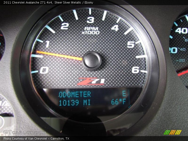 Sheer Silver Metallic / Ebony 2011 Chevrolet Avalanche Z71 4x4