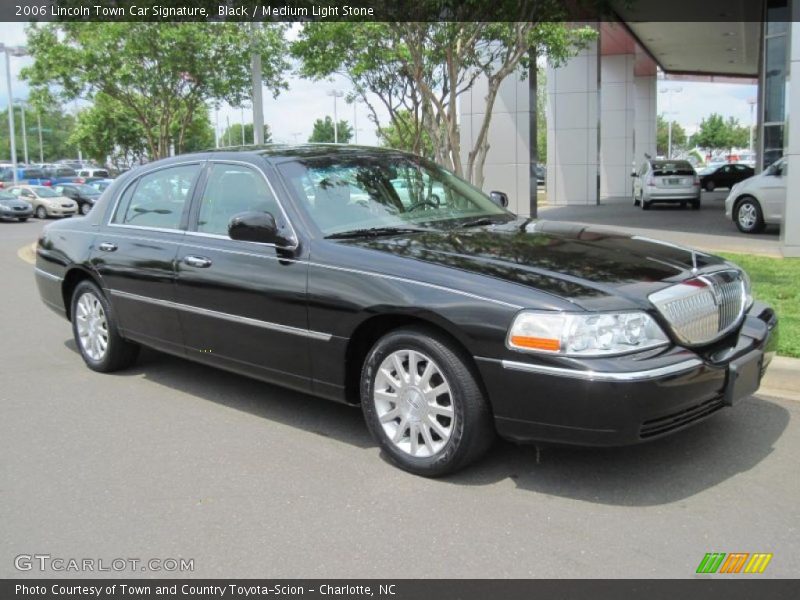 Black / Medium Light Stone 2006 Lincoln Town Car Signature