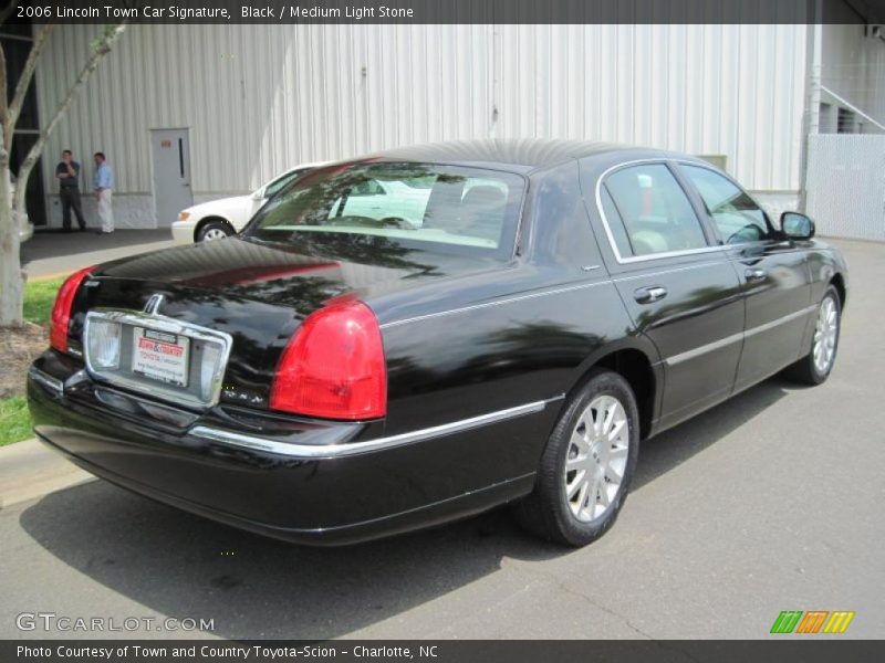 Black / Medium Light Stone 2006 Lincoln Town Car Signature