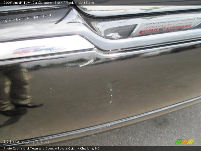 Black / Medium Light Stone 2006 Lincoln Town Car Signature