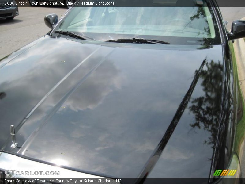 Black / Medium Light Stone 2006 Lincoln Town Car Signature