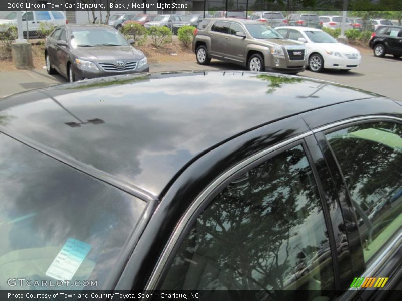 Black / Medium Light Stone 2006 Lincoln Town Car Signature