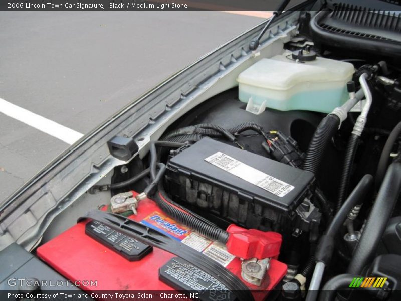 Black / Medium Light Stone 2006 Lincoln Town Car Signature