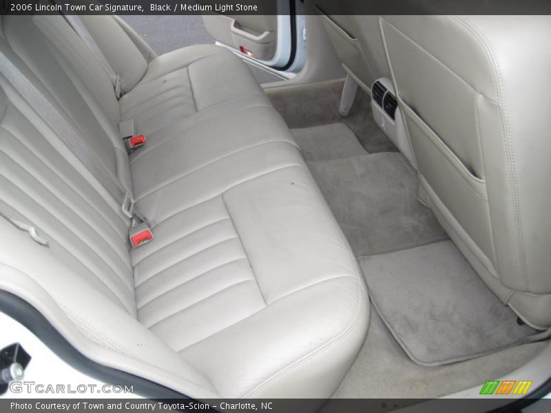 Black / Medium Light Stone 2006 Lincoln Town Car Signature