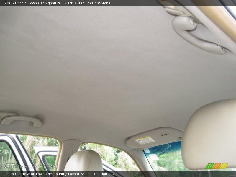 Black / Medium Light Stone 2006 Lincoln Town Car Signature