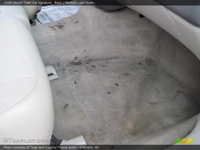 Black / Medium Light Stone 2006 Lincoln Town Car Signature