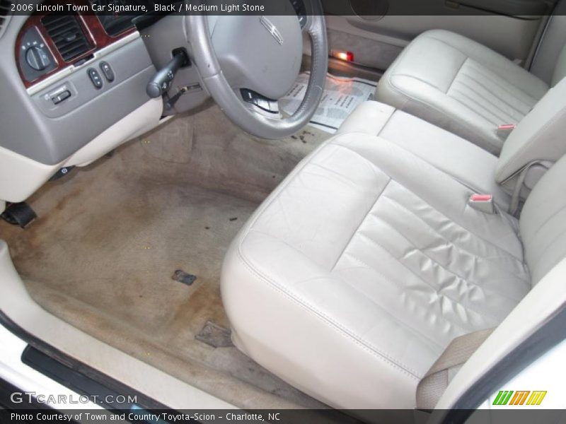 Black / Medium Light Stone 2006 Lincoln Town Car Signature