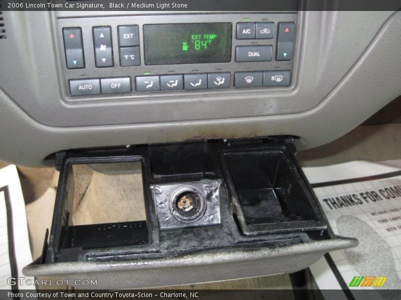 Black / Medium Light Stone 2006 Lincoln Town Car Signature