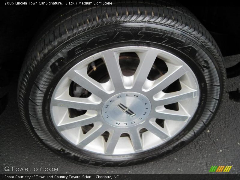Black / Medium Light Stone 2006 Lincoln Town Car Signature